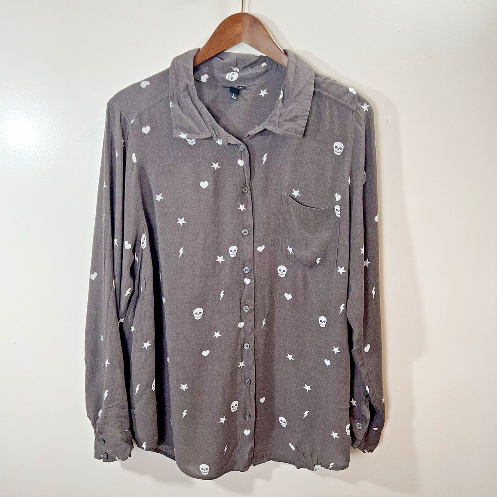 Torrid Womens‎ Skull Heart Blouse Size 2X 2 Gray White Goth Macabre Festive Airy